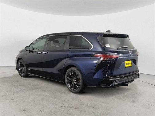 2021 Toyota Sienna XSE 7 Passenger