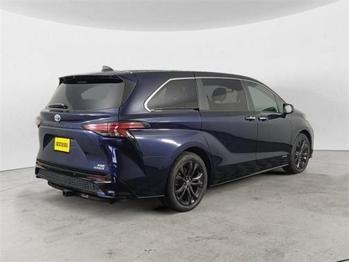 2021 Toyota Sienna XSE 7 Passenger