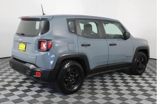 Photo 5 of 22 of 2017 Jeep Renegade Sport