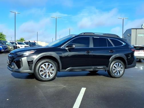 Crystal Black Silica 2025 Subaru Outback Premium