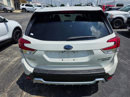 Crystal White Pearl 2023 Subaru Forester Touring