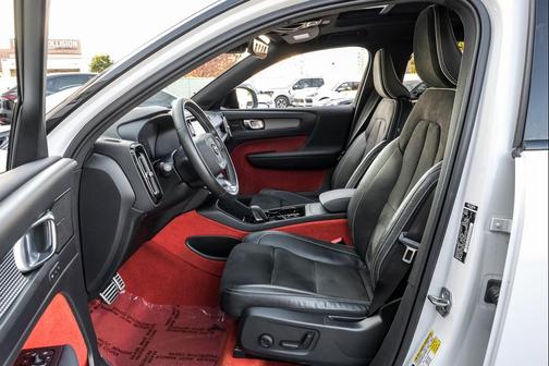 2021 Volvo XC40 T4 R-Design