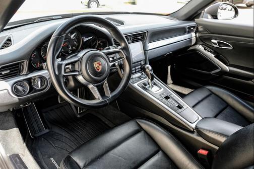 2018 Porsche 911 Carrera