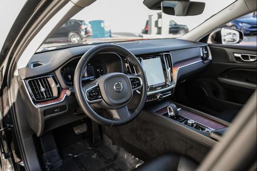 2024 Volvo S60 B5 Plus Dark Theme