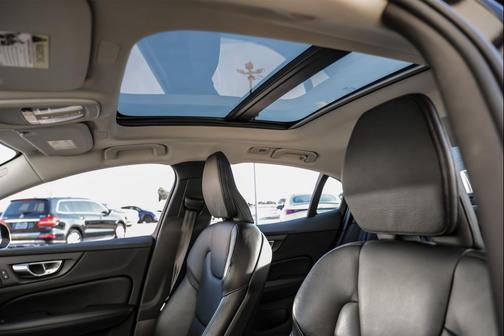 2024 Volvo S60 B5 Plus Dark Theme