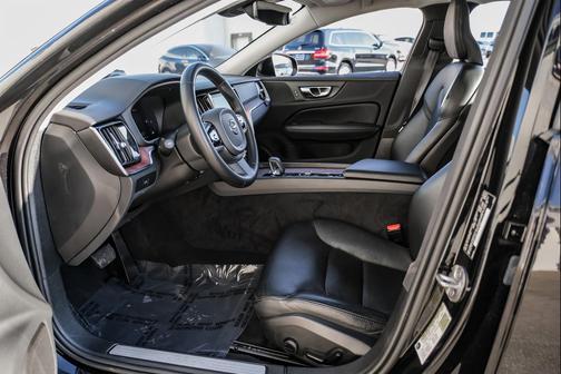 2024 Volvo S60 B5 Plus Dark Theme