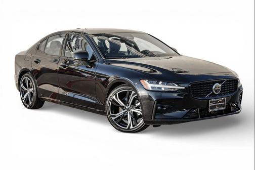 2024 Volvo S60 B5 Plus Dark Theme
