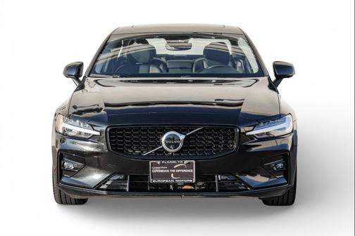 2024 Volvo S60 B5 Plus Dark Theme