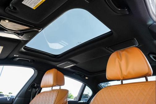 Tanzanite Blue II Metallic 2022 BMW 740 i