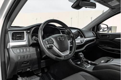 2017 Toyota Highlander LE Plus