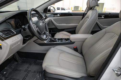 2017 Hyundai SONATA Hybrid Limited