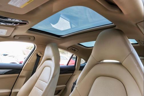 2018 Porsche Panamera 4