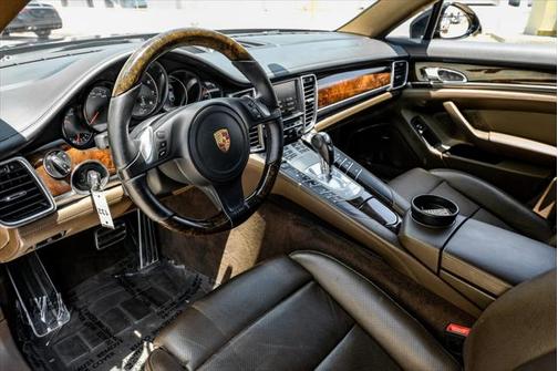 2016 Porsche Panamera Edition