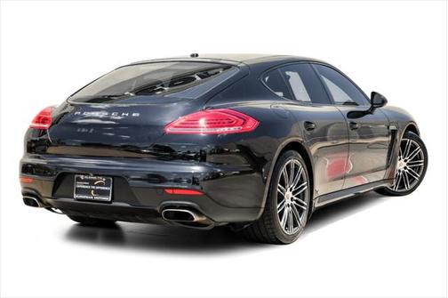 2016 Porsche Panamera Edition