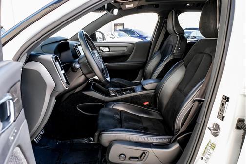 2021 Volvo XC40 T5 R-Design