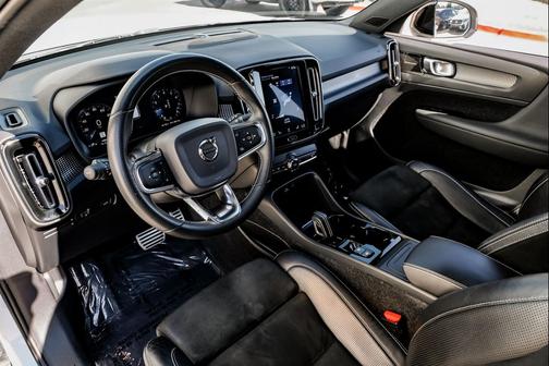 2021 Volvo XC40 T5 R-Design