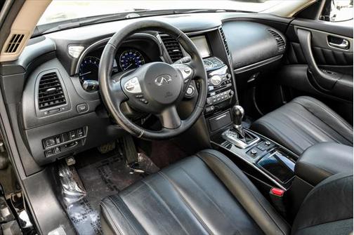 2017 INFINITI QX70 Base