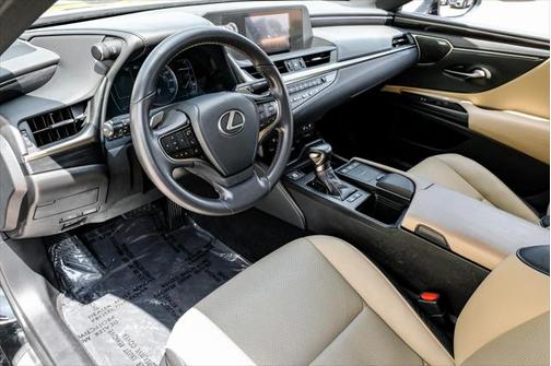 2020 Lexus ES 300h Base