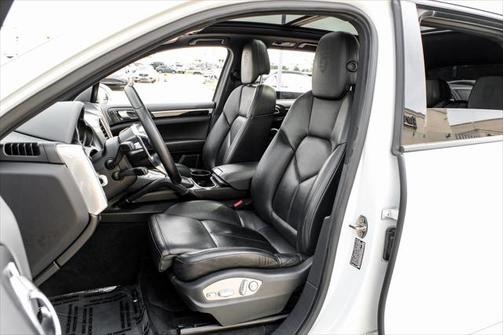2017 Porsche Cayenne Platinum Edition