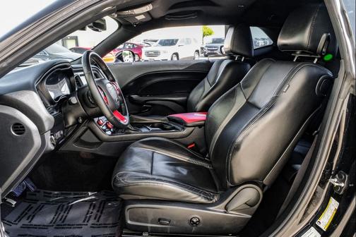 Pitch Black Clearcoat 2016 Dodge Challenger R/T