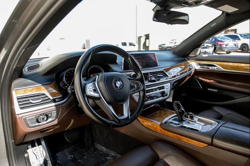 2017 BMW 740 740i