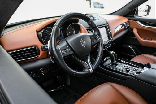 Bianco 2017 Maserati Levante S