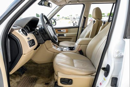 Fuji White 2016 Land Rover LR4 Base