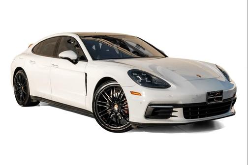 2018 Porsche Panamera 4