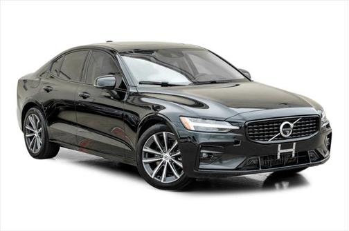 2022 Volvo S60 T5 Momentum