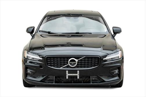 2022 Volvo S60 T5 Momentum