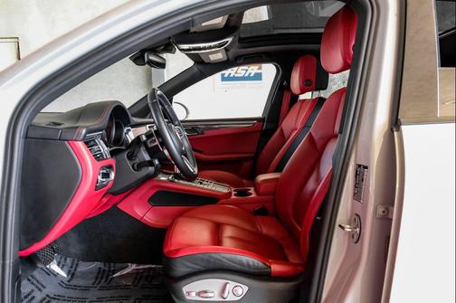 Dolomite Silver Metallic 2021 Porsche Macan Macan GTS