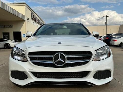 Photo 5 of 12 of 2017 Mercedes-Benz C-Class C 300