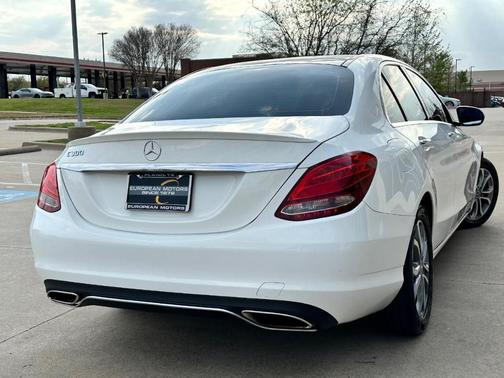Photo 4 of 12 of 2017 Mercedes-Benz C-Class C 300