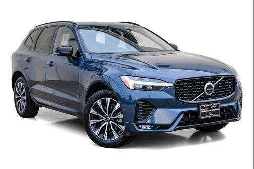 2023 Volvo XC60 B5 Plus Dark Theme
