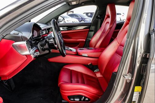 2018 Porsche Panamera 4