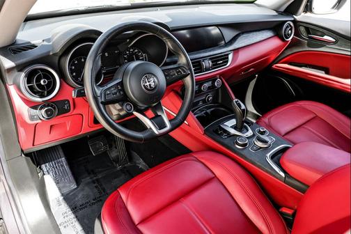 2021 Alfa Romeo Stelvio Base