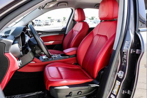 2021 Alfa Romeo Stelvio Base