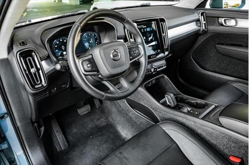 2021 Volvo XC40 T5 Momentum