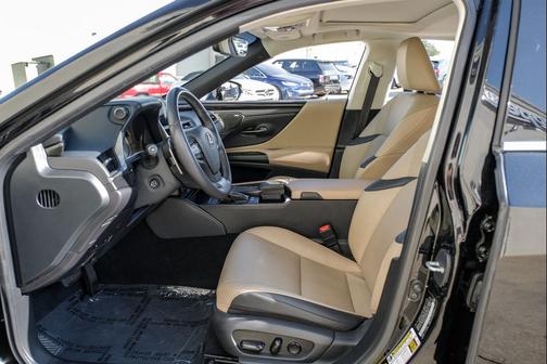 2020 Lexus ES 300h Base