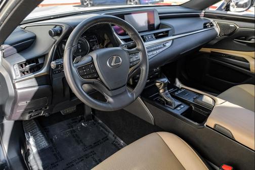 2020 Lexus ES 300h Base