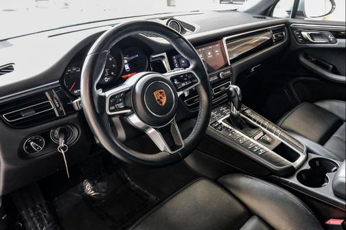 Dolomite Silver Metallic 2020 Porsche Macan Macan