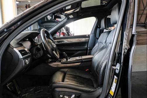 Black Sapphire Metallic 2020 BMW 750 i xDrive