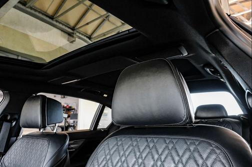 Black Sapphire Metallic 2020 BMW 750 i xDrive