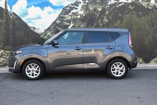 Gravity Gray 2023 Kia Soul LX