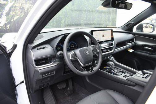 2026 Toyota Highlander Hybrid Base