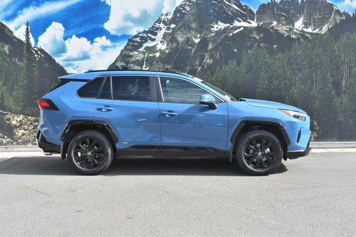 2022 Toyota RAV4 Hybrid SE