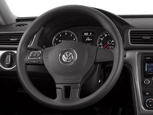 Night Blue Metallic 2014 Volkswagen Passat 1.8T Auto SE w/Sunroof & Nav