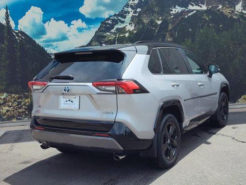 2021 Toyota RAV4 Hybrid SE