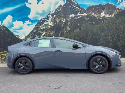 2025 Toyota Prius L