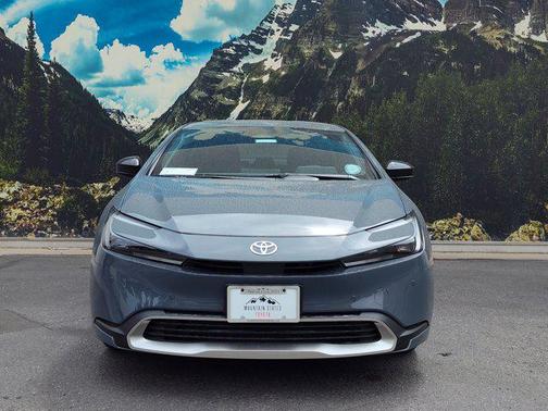 2025 Toyota Prius L